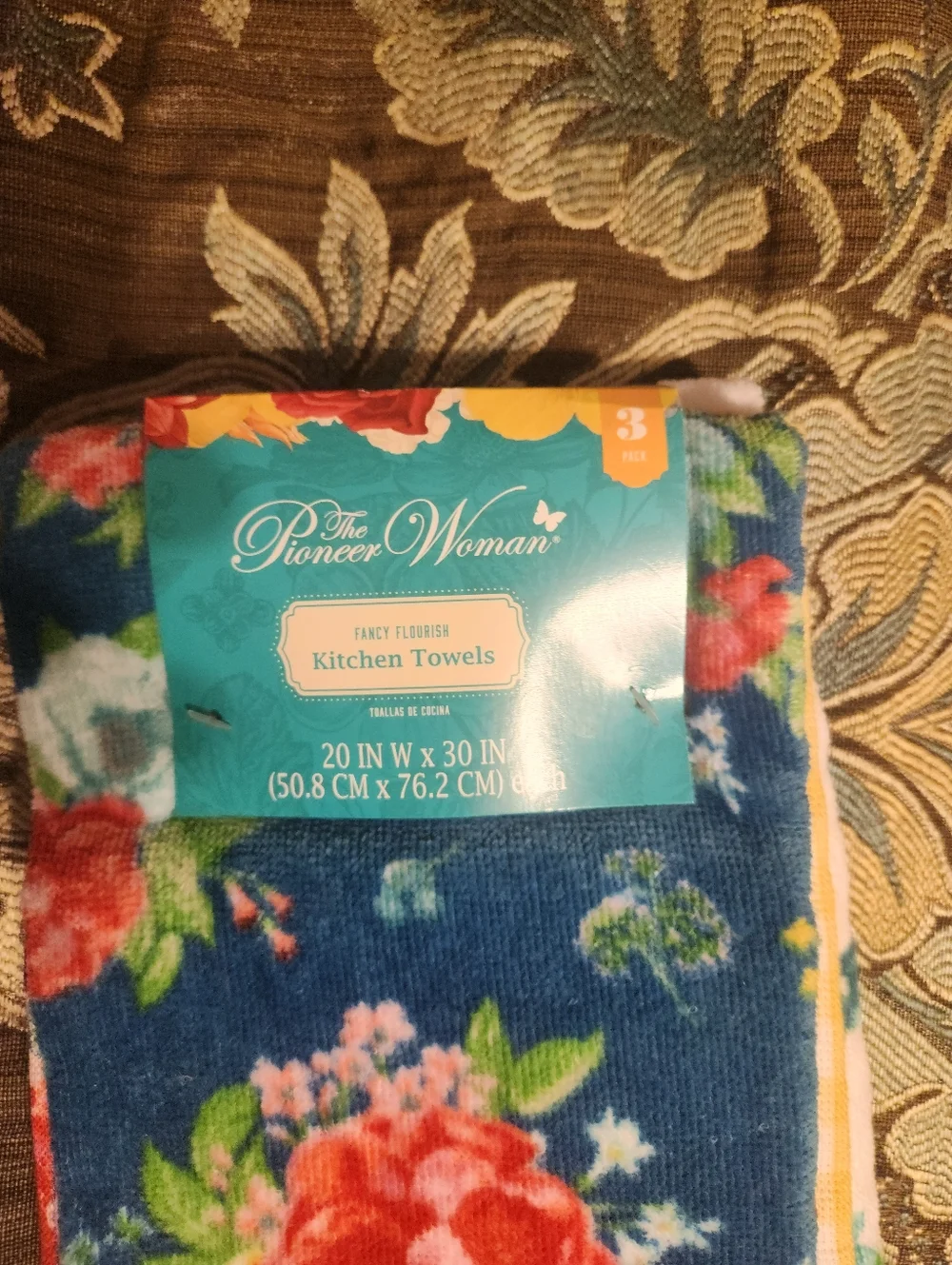 The Pioneer Woman The Pioneer Woman Kitchen Towels with Lace Trim - Picture 3 of 4